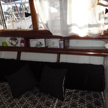 Precioso Barco En Barcelona Hotel Badalona Exterior foto