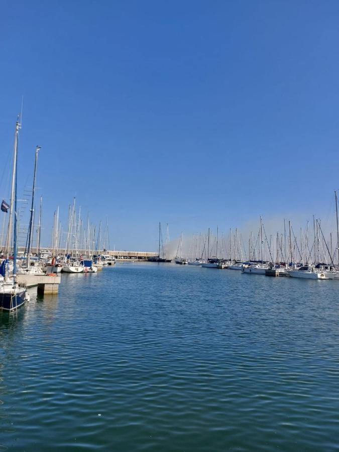 Precioso Barco En Barcelona Hotel Badalona Exterior foto